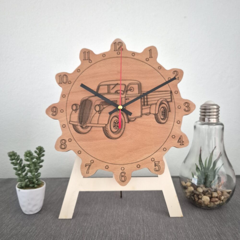 Handgemachte Holz-Wanduhren – mit Gravur & Motivauswahl